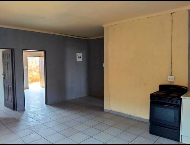 2 BEDROOM PROPERTY TO RENT IN NEWLANDS